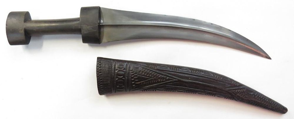 Lot 516: A KURDISH KHANJAR DAGGER