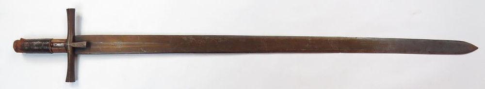 Lot 525: A SUDANESE KASKARA BROADSWORD