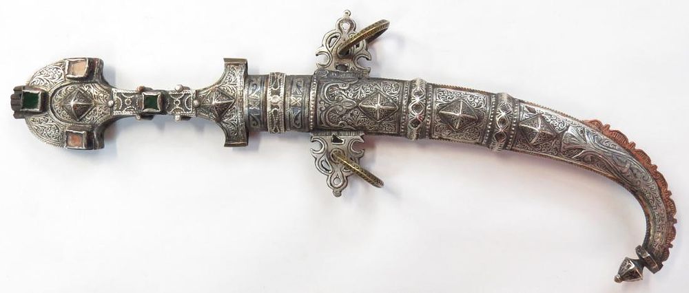Lot 536: A FINE MOROCCAN KOUMMIYAH DAGGER