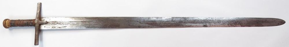 Lot 551: A SUDANESE KASKARA BROADSWORD