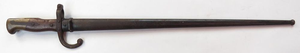 Lot 556: A EUROPEAN BAYONET