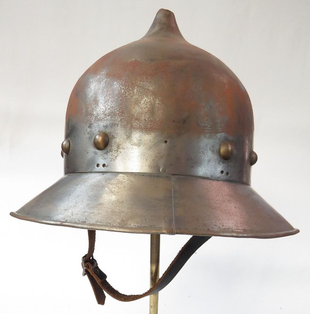 Lot 567: A VICTORIAN-ERA KETTLE HELMET