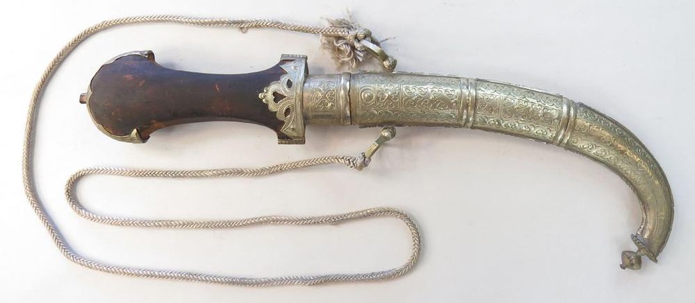 Lot 177: A MOROCCAN KOUMIYYA DAGGER