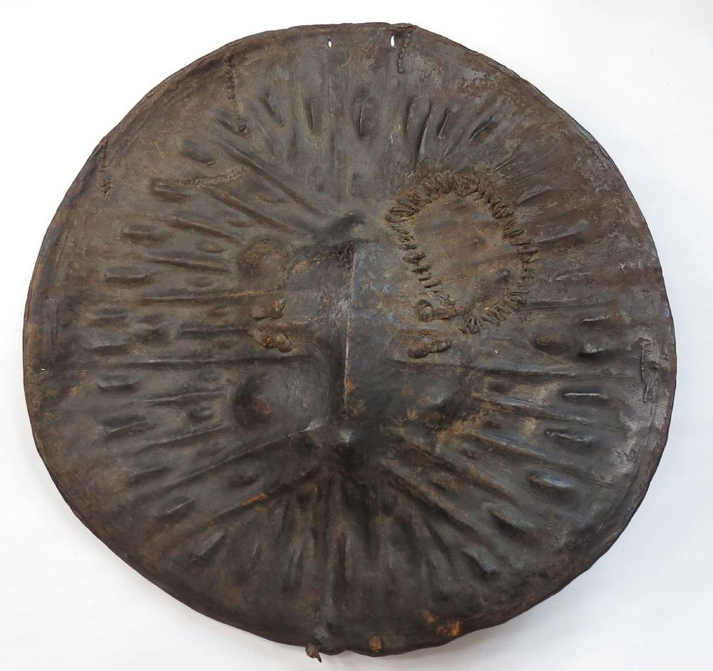 Lot 215: A RARE AFRICAN SHIELD