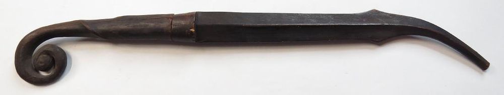 Lot 220: A MENTAWAI PALITAI DAGGER