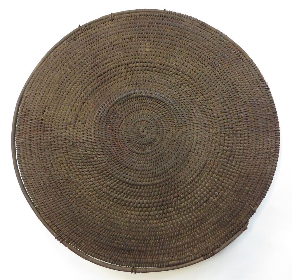 Lot 225: A RARE FLORES ISLANDS SHIELD