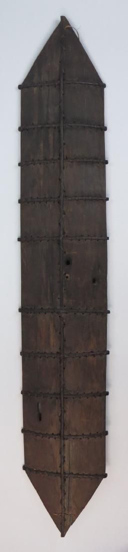 Lot 243: A RARE DAYAK KLIAU SHIELD