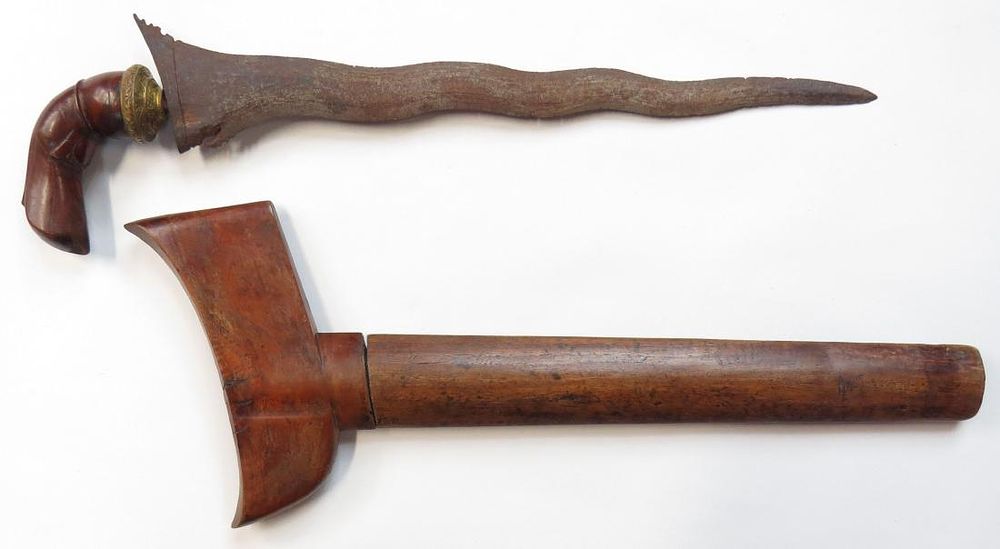 Lot 272: A SULAWESI KRIS SWORD
