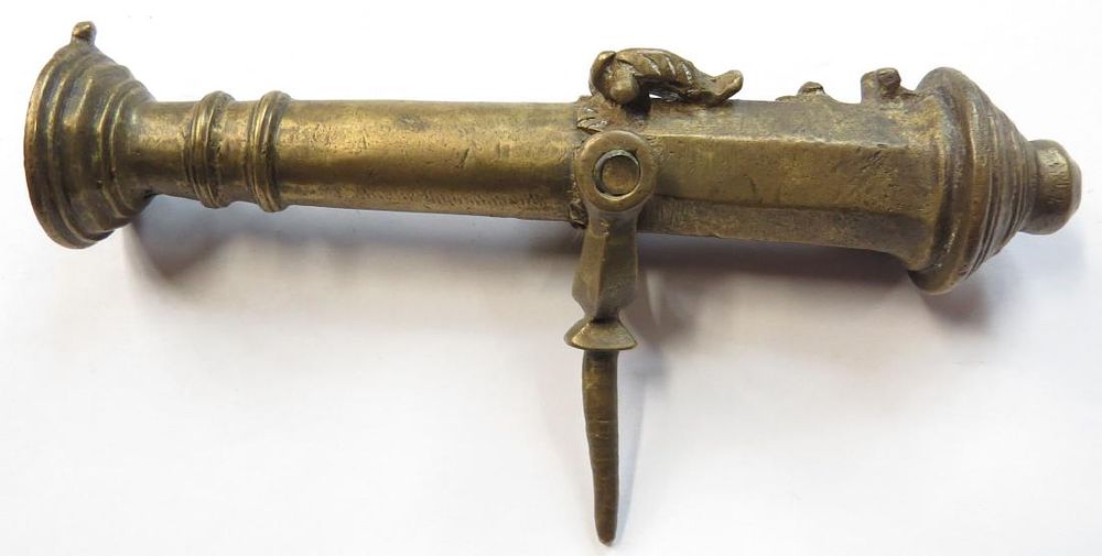 Lot 283: A MORO RAIL CANNON