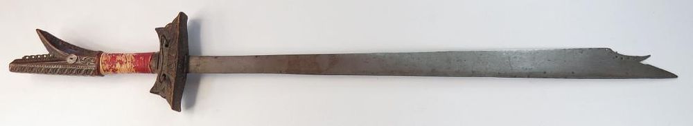 Lot 291: A MORO KAMPILAN SWORD
