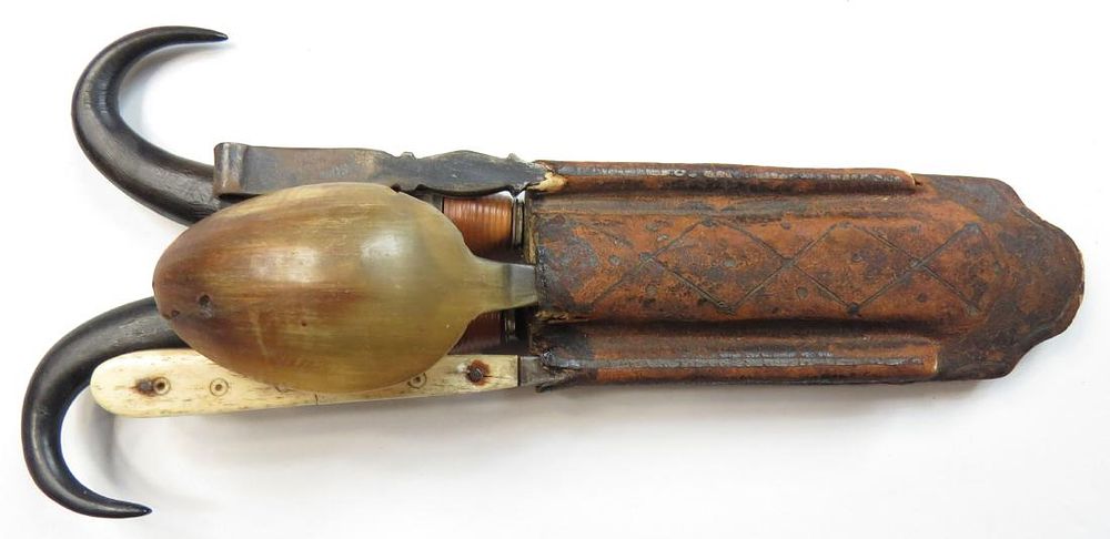 Lot 295: A GERMAN HUNTING TROUSSE
