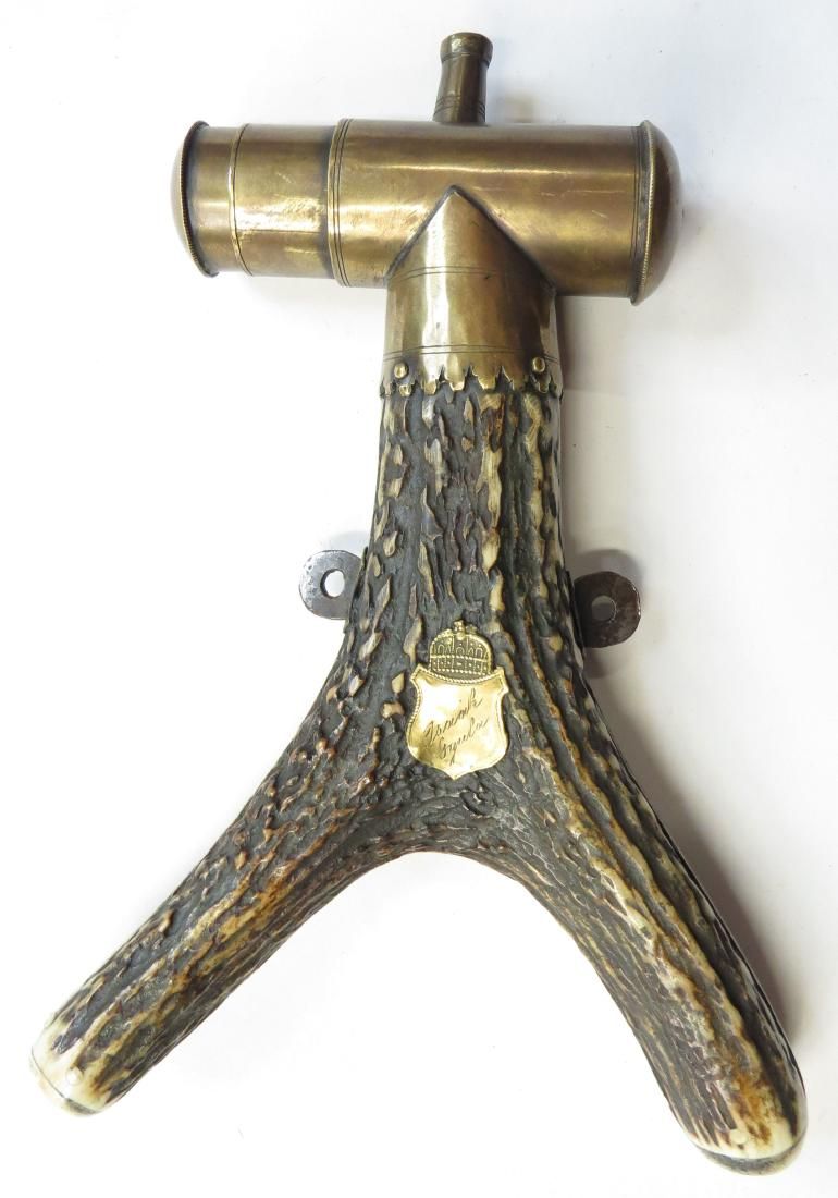 Lot 299: A RARE HUNGARIAN POWDER FLASK