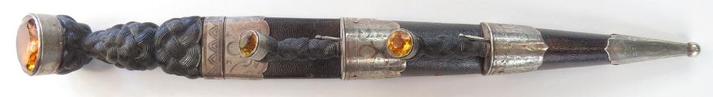 Lot 381: A SCOTTISH HIGHLAND DIRK