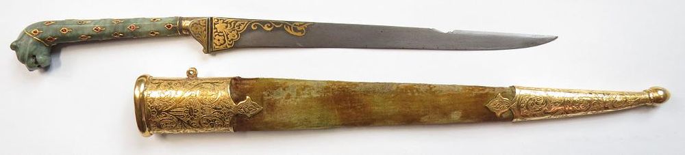 Lot 387: A MUGHAL STONE-HILTED KARD DAGGER