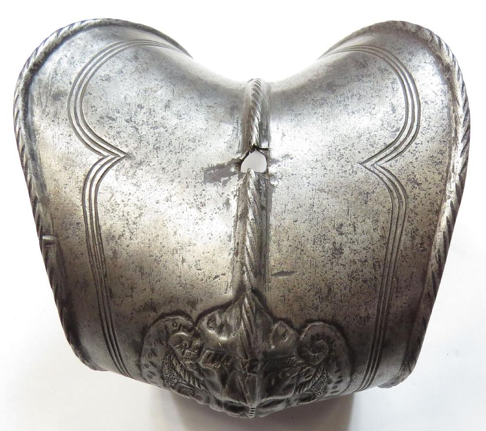 Lot 396: AN ITALIAN ARMOR COUTER