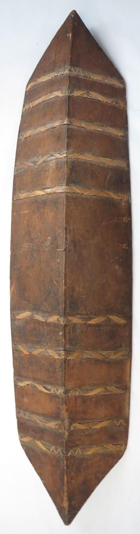 Lot 458: A RARE DAYAK KLIAU SHIELD