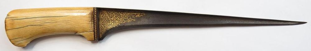Lot 472: AN INDIAN PESH QABZ DAGGER