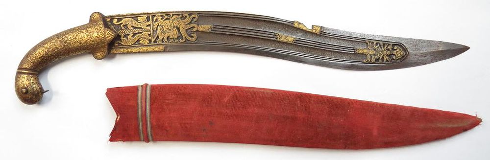 Lot 495: AN INDIAN KHANJAR DAGGER