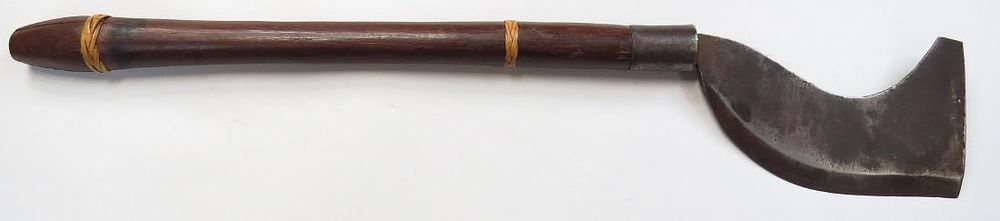 Lot 537: A PHILIPPINES KALINGA HEAD AXE