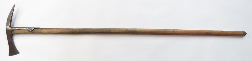 Lot 550: A HUNGARIAN FOKOS AXE