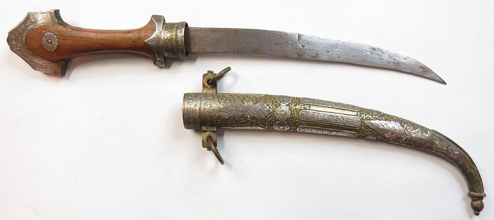 Lot 557: A MOROCCAN KOUMIYYA DAGGER