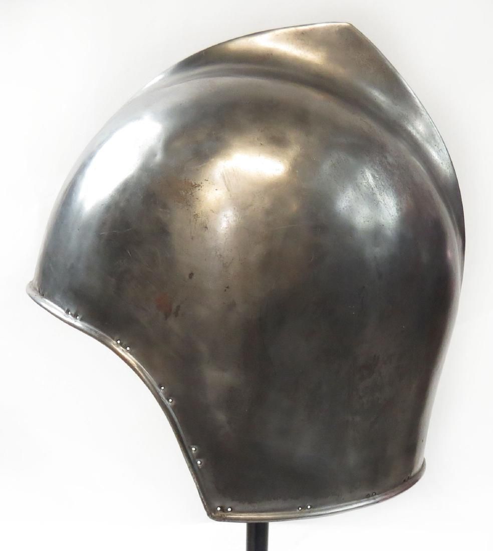 Lot 584: A VICTORIAN-ERA CRESTED HELMET