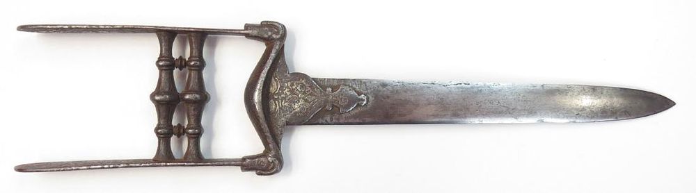 Lot 165: A SOUTH INDIAN KATAR DAGGER