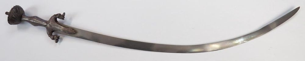 Lot 166: AN AFGHAN PULOWAR SWORD