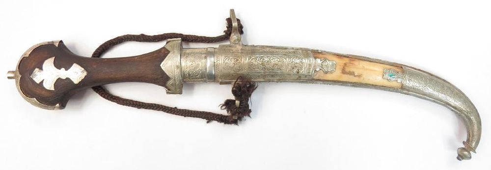 Lot 197: A MOROCCAN KOUMIYYA DAGGER