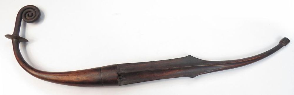 Lot 205: A MENTAWAI PALITAI SWORD