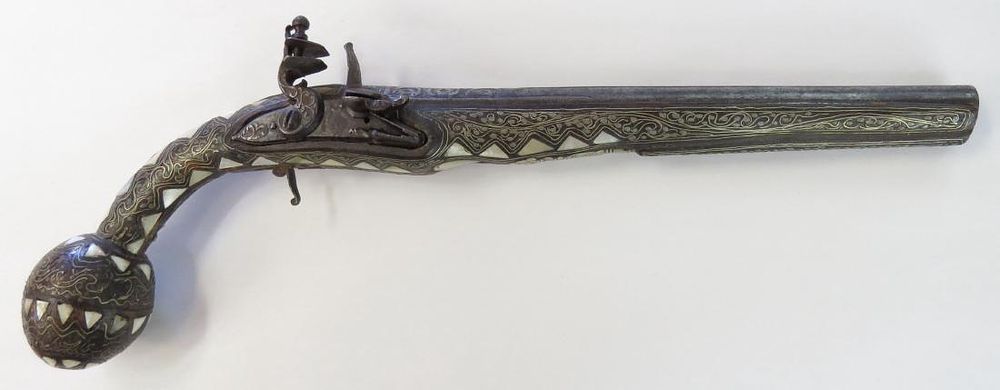 Lot 208: A SYRIAN FLINTLOCK PISTOL
