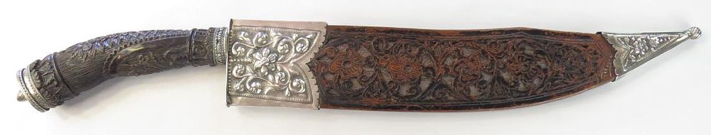 Lot 212: A FINE PHILIPPINES BOLO KNIFE