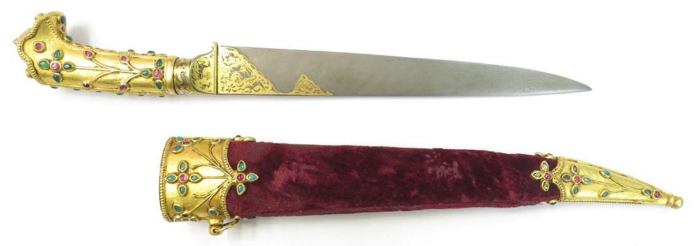 Lot 217: A FINE INDIAN KARD DAGGER