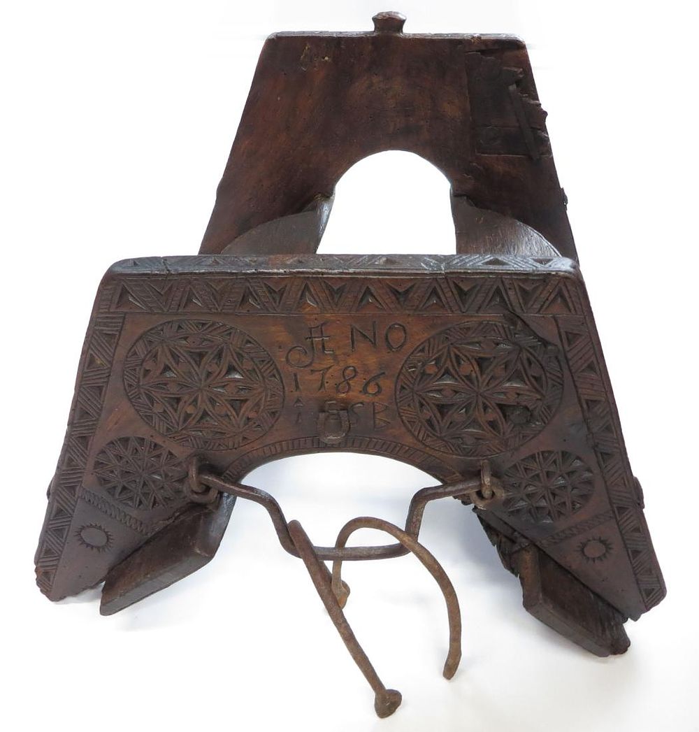 Lot 263: A SWEDISH CALVARY SADDLE