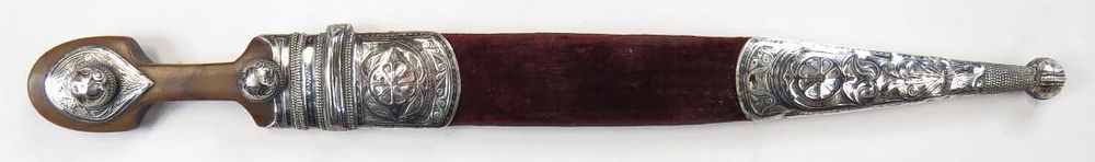 Lot 285: A RARE CIRCASSIAN KINDJAL DAGGER
