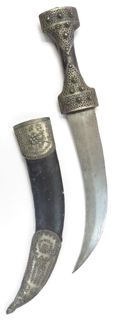 Lot 293: A KURDISH KHANJAR DAGGER