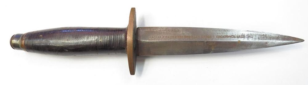 Lot 305: A WWII HUNGARIAN PARATROOPERS DAGGER