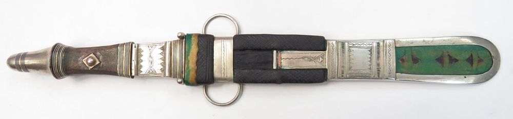 Lot 328: A TUAREG DAGGER