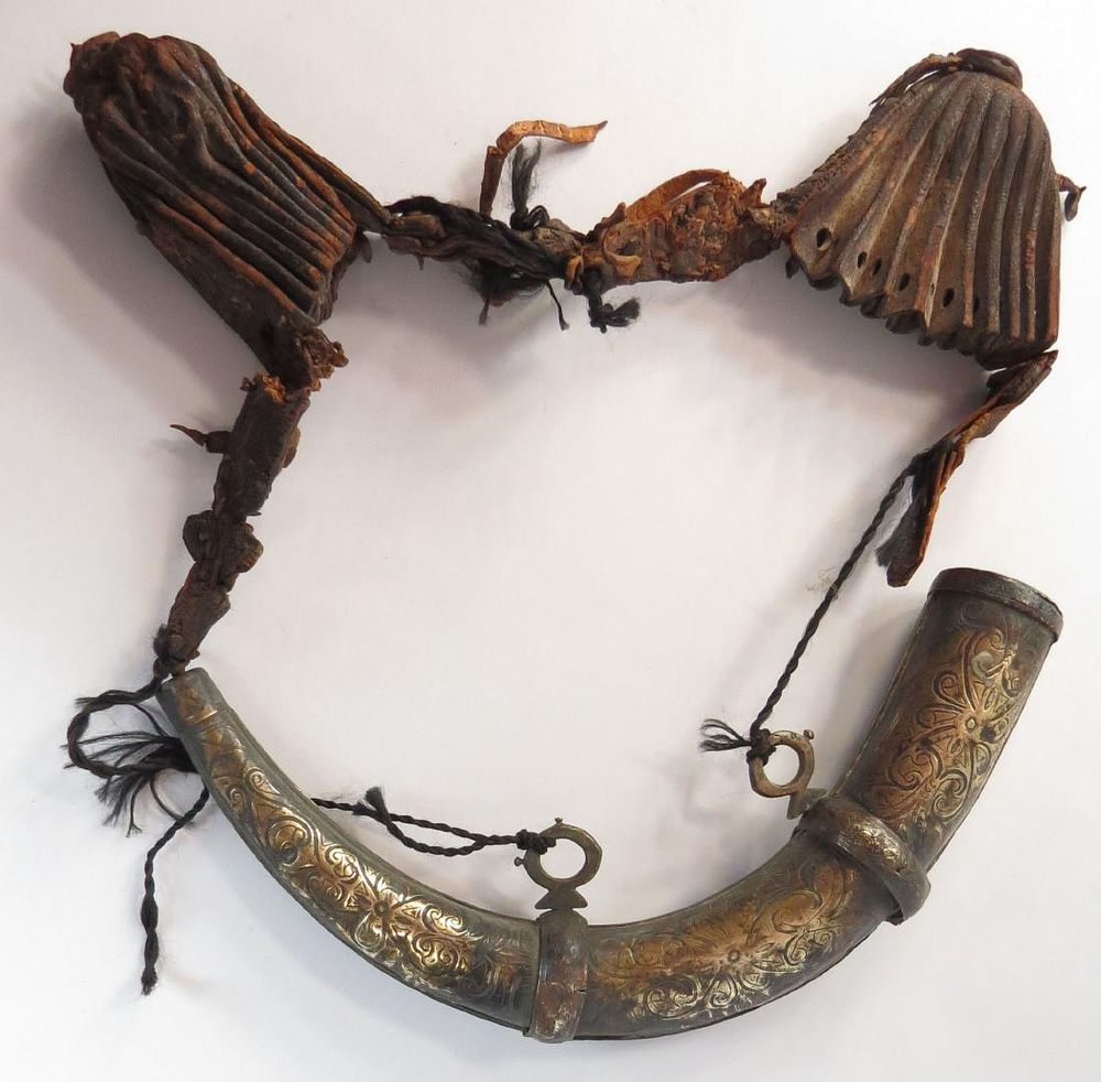Lot 351: A MOROCCAN POWDERHORN AND BALL BAGS