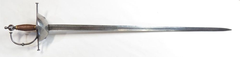 Lot 362: A SPANISH MILTARY CUPHILT RAPIER SWORD