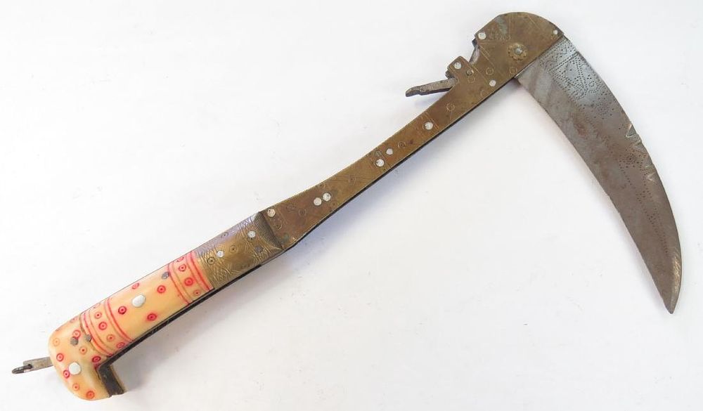 Lot 367: AN AFGHAN LOHAR FOLDING AXE