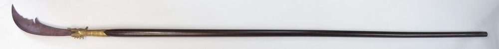 Lot 375: A CHINESE GUANDAO POLEARM