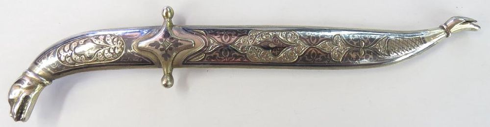 Lot 378: A DAGHESTAN HUNTING DAGGER