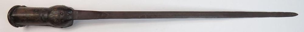 Lot 409: AN INDIAN PATA GAUNTLET SWORD