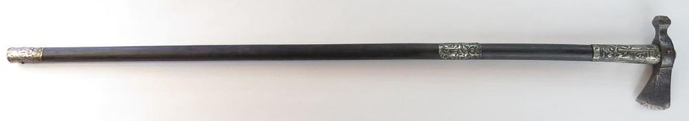 Lot 412: A HUNGARIAN FOKOS AXE