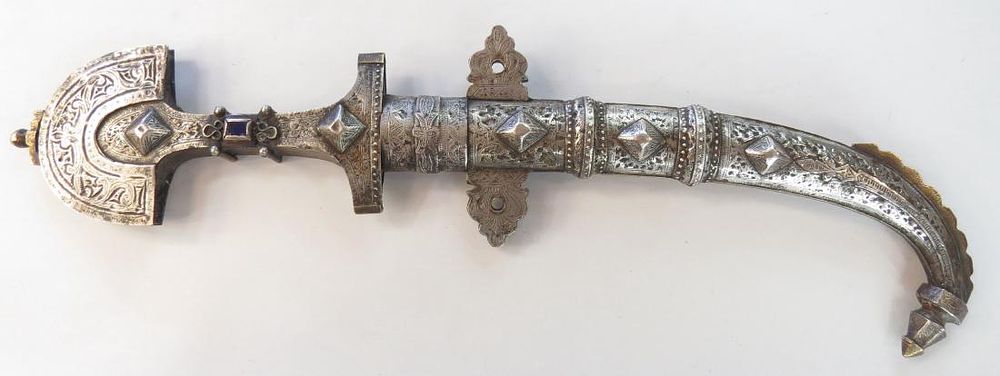 Lot 433: A MOROCCAN KOUMIYYA DAGGER