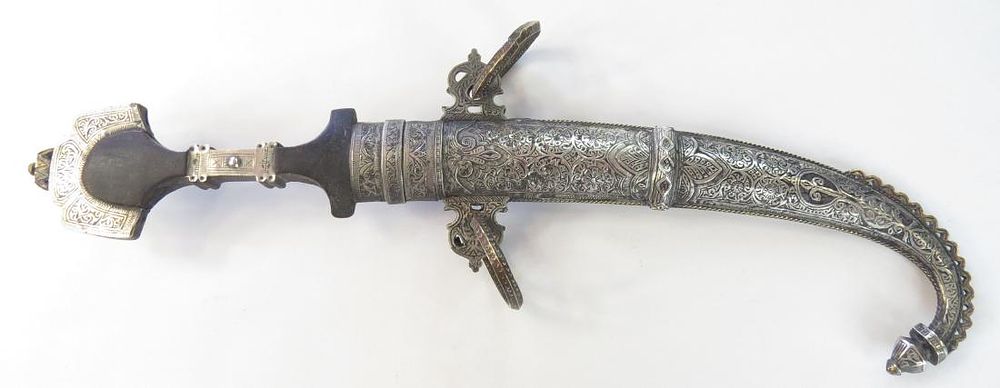 Lot 438: A MOROCCAN KOUMIYYA DAGGER