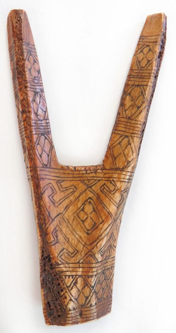 Lot 439: A TIMORESE SLINGSHOT GRIP