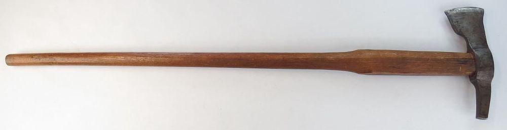 Lot 454: A HUNGARIAN FOKOS AXE