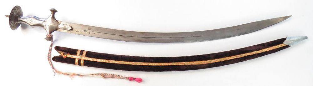 Lot 467: AN INDIAN TULWAR SWORD